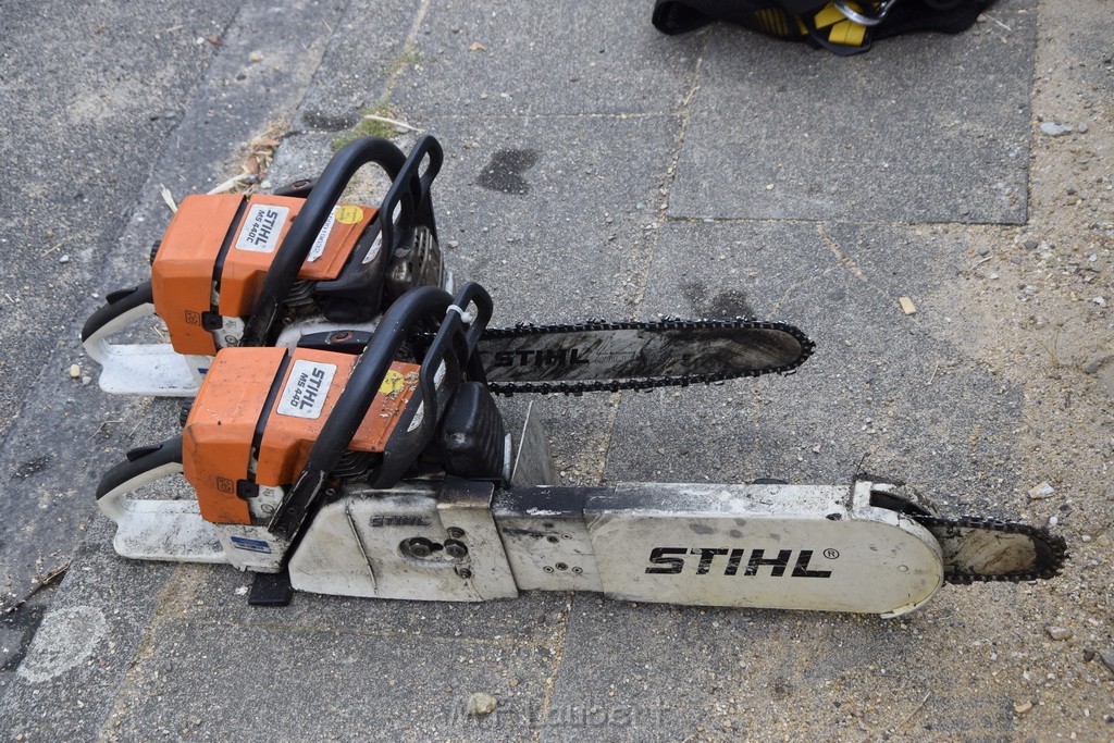 Dachstuhlbrand Koeln Poll Geislarerstr P590.JPG - Miklos Laubert